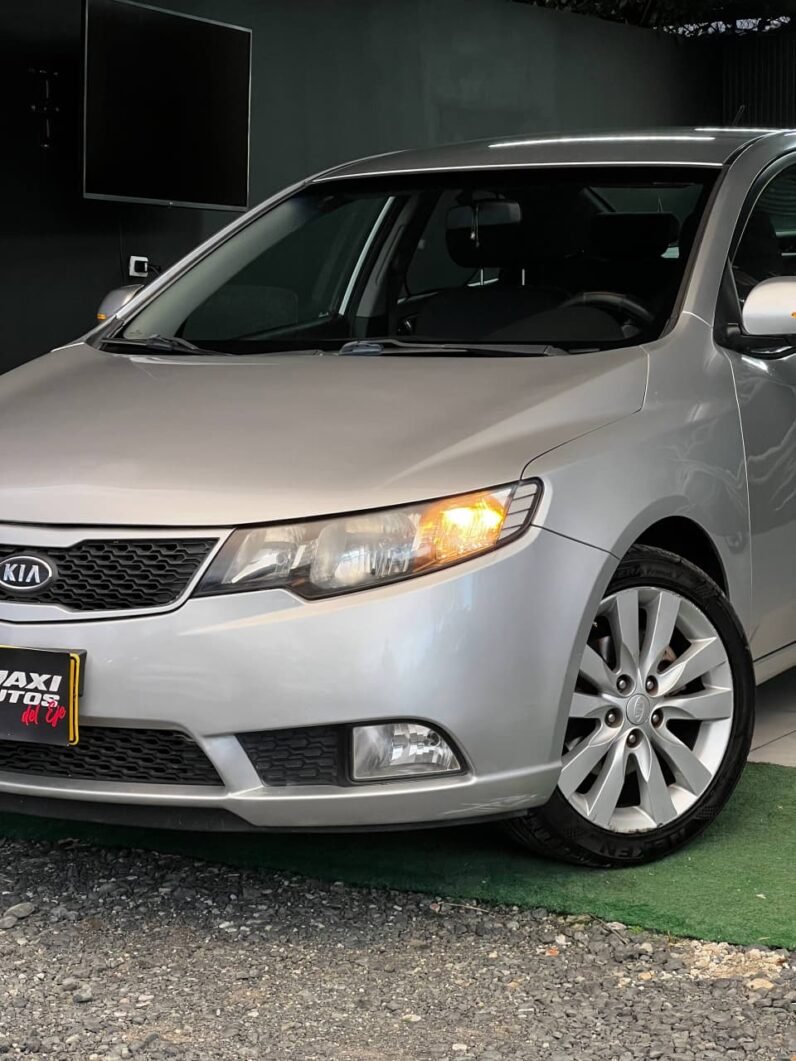 
								KIA CERATO FORTE SX 1.6 MT full									