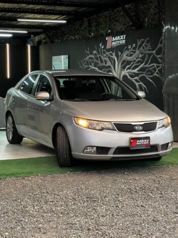 KIA CERATO FORTE SX 1.6 MT