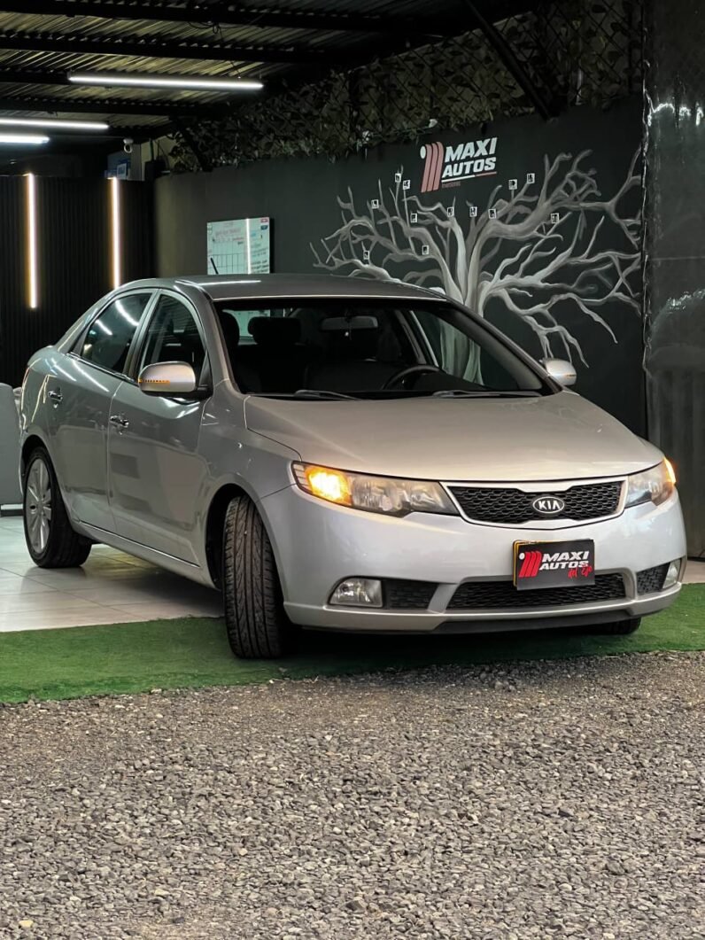 
								KIA CERATO FORTE SX 1.6 MT full									