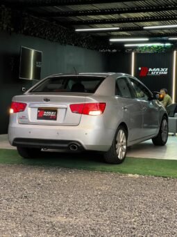 
										KIA CERATO FORTE SX 1.6 MT full									