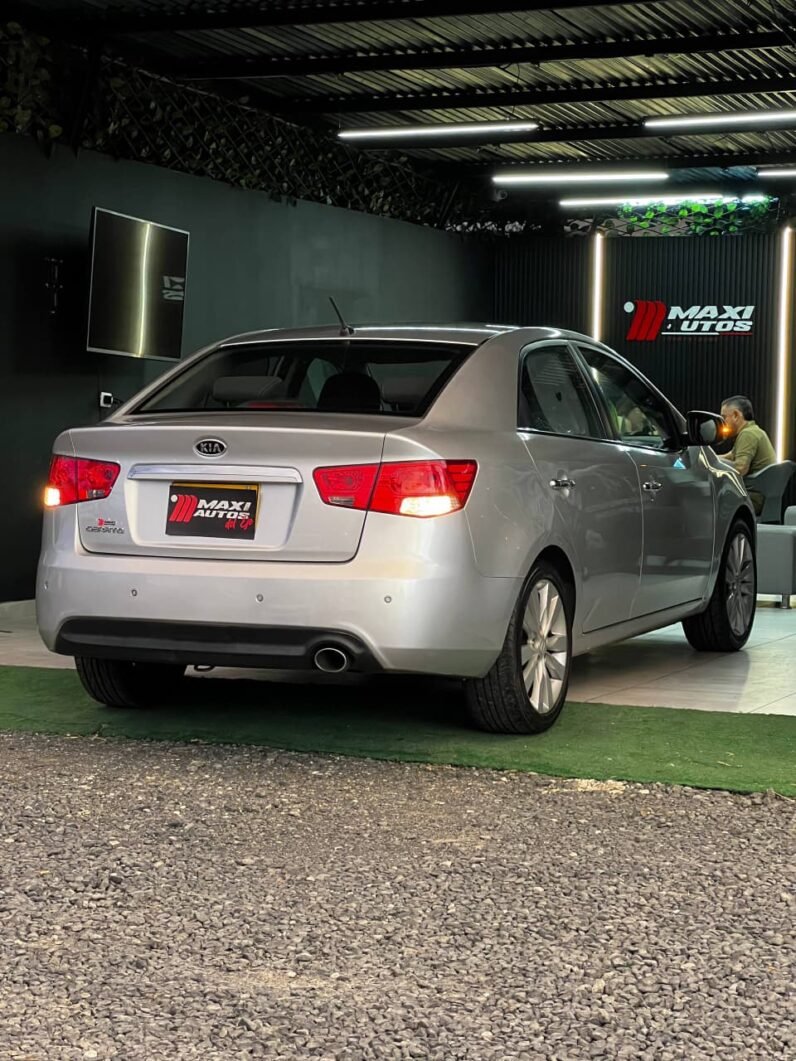 
								KIA CERATO FORTE SX 1.6 MT full									