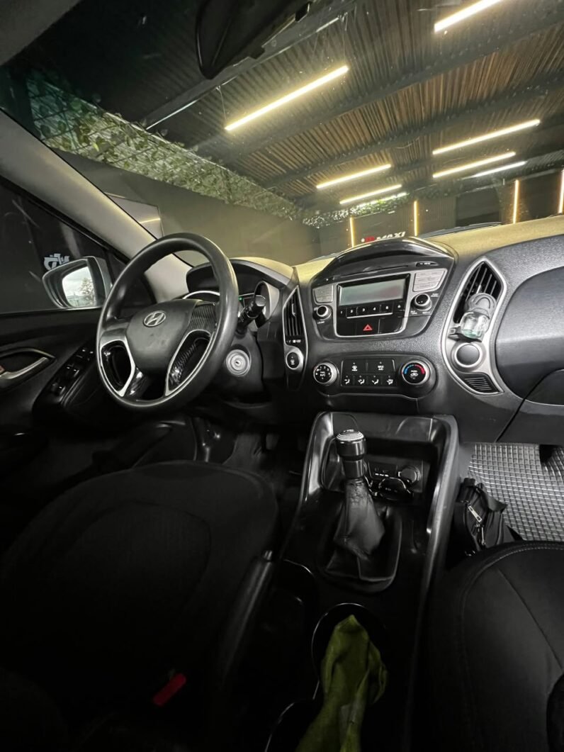 
								HYUNDAI TUCSON IX35 GL  MT 2.0 4X2 GASOLINA full									