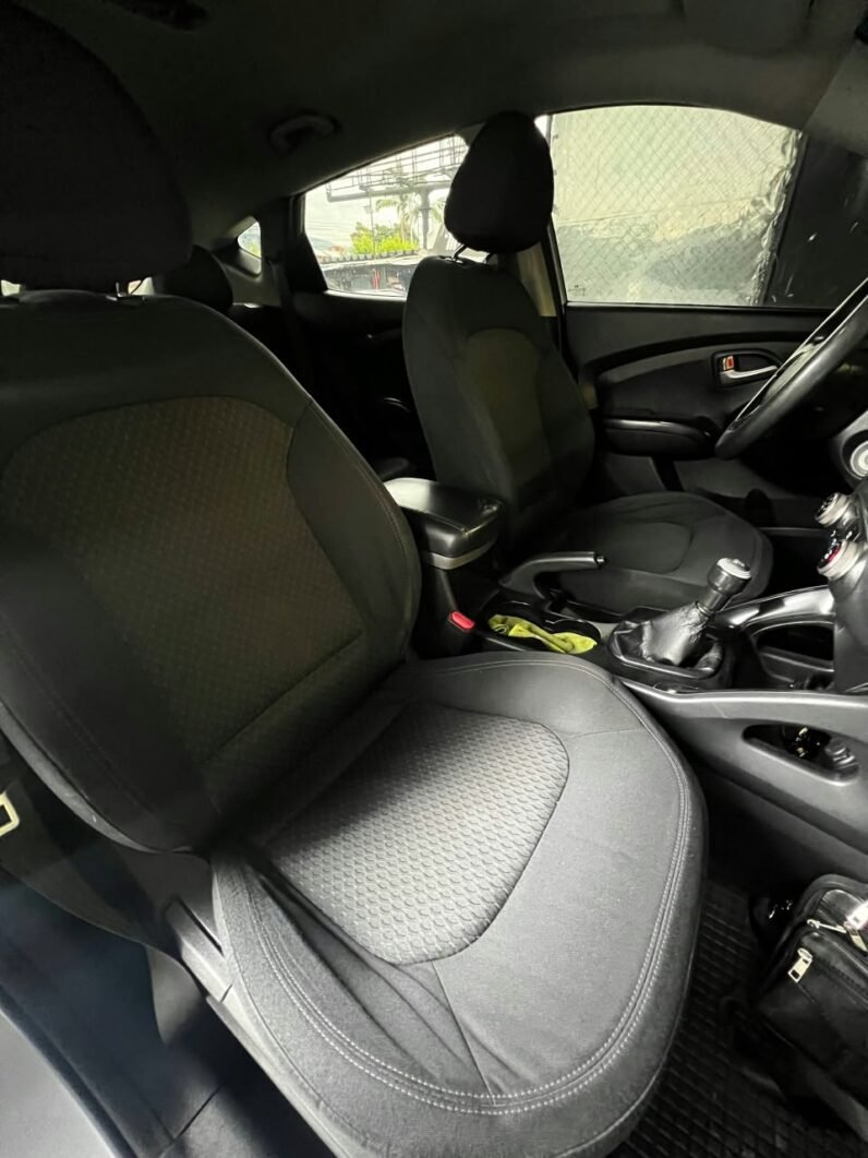 
								HYUNDAI TUCSON IX35 GL  MT 2.0 4X2 GASOLINA full									