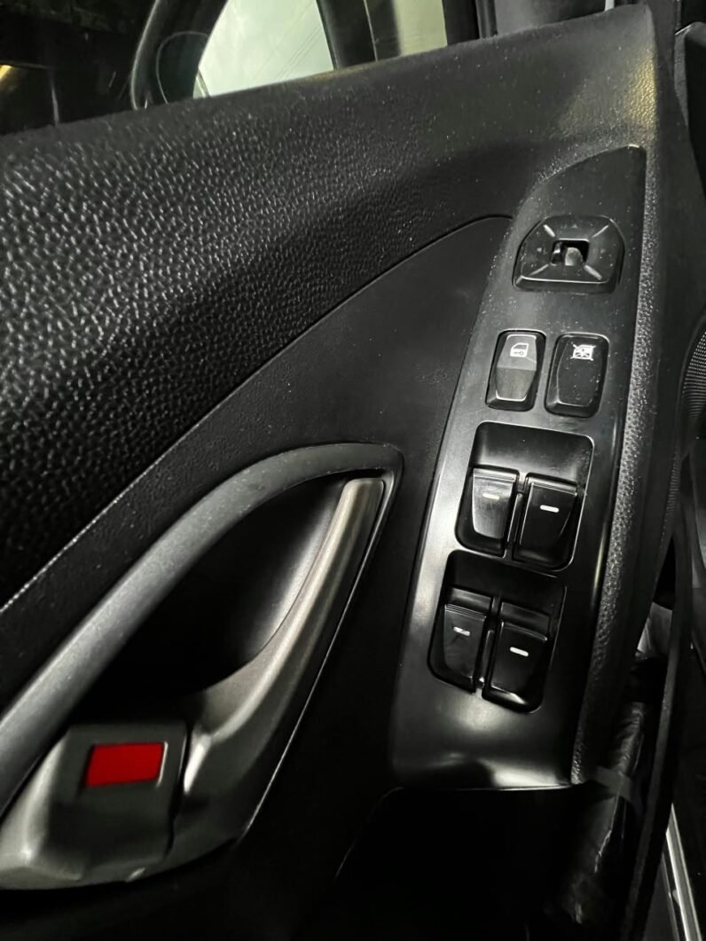 
								HYUNDAI TUCSON IX35 GL  MT 2.0 4X2 GASOLINA full									
