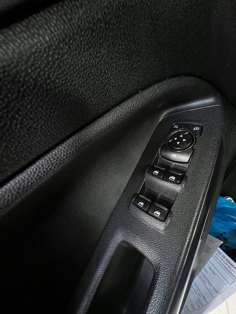 
								FORD ECOSPORT SE 1.5 MT full									
