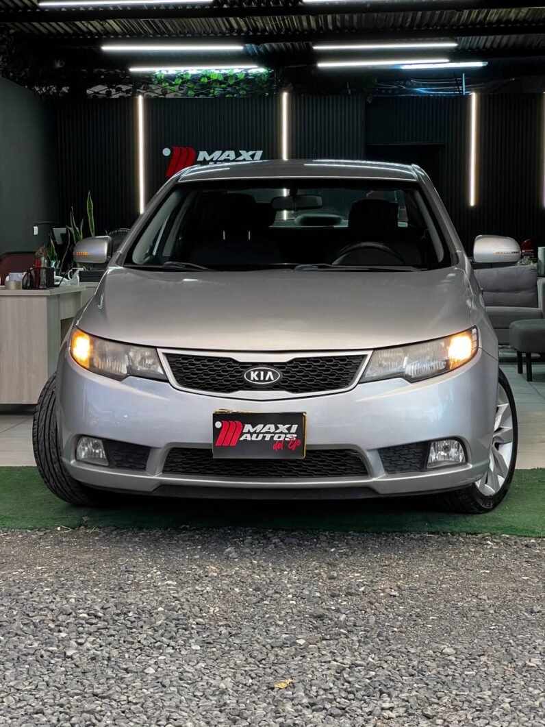 
								KIA CERATO FORTE SX 1.6 MT full									