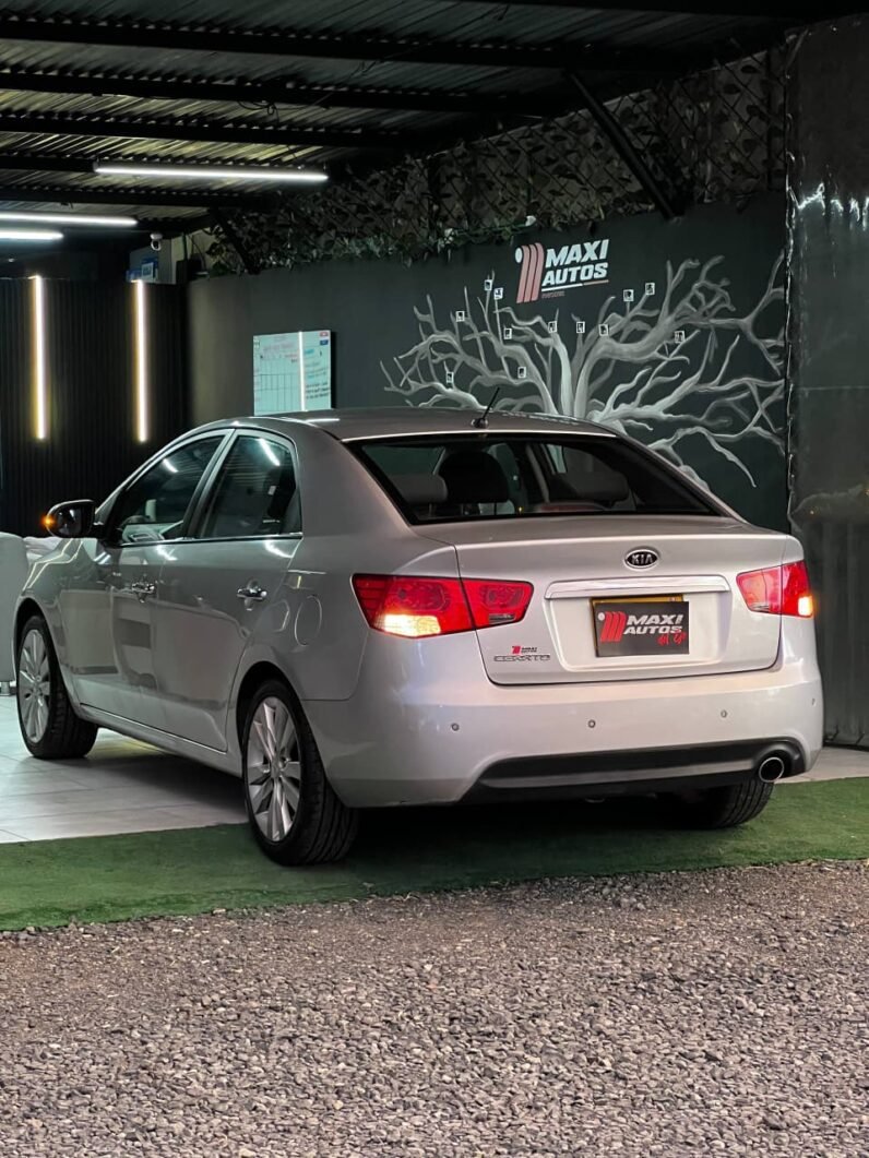 
								KIA CERATO FORTE SX 1.6 MT full									