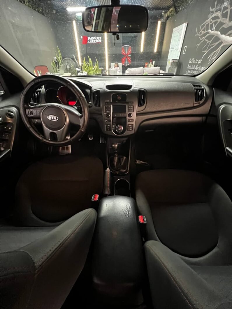 
								KIA CERATO FORTE SX 1.6 MT full									