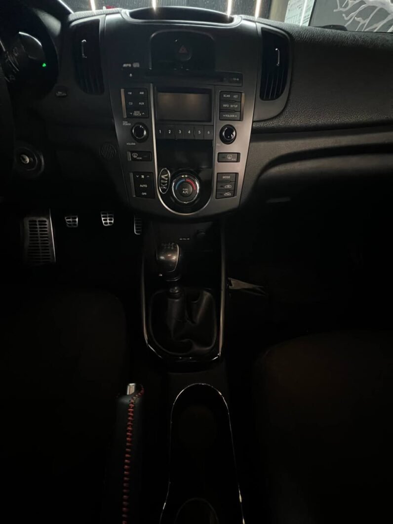 
								KIA CERATO FORTE SX 1.6 MT full									
