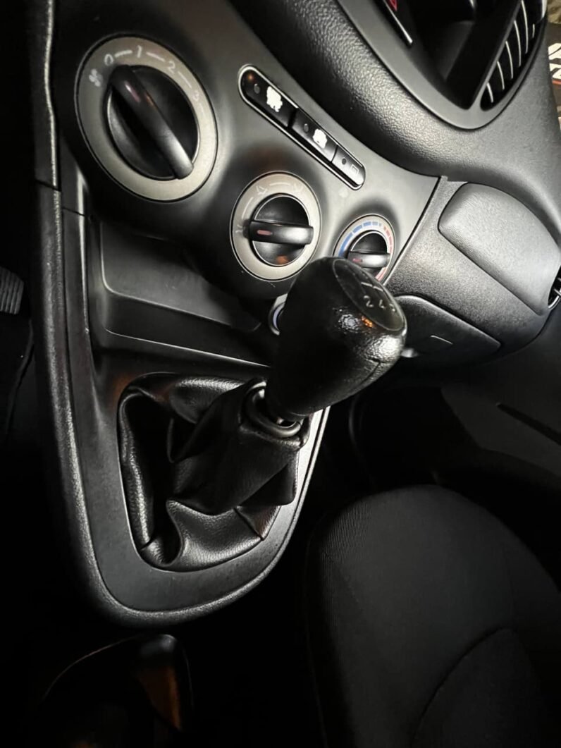 
								HYUNDAI I10 GL MT 1.0 full									