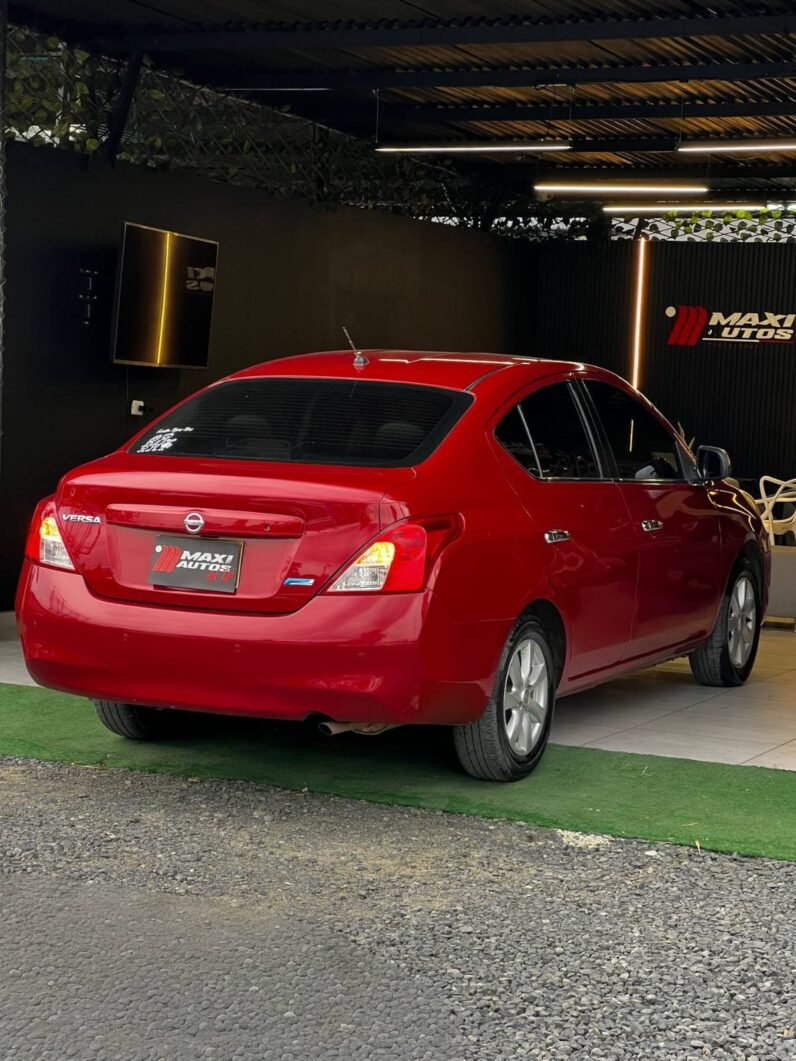 
								NISSAN VERSA ADVANCE MT 1.6 SD full									