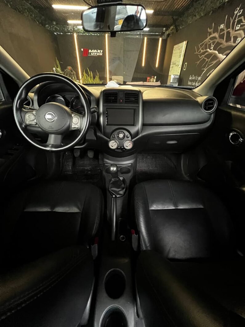
								NISSAN VERSA ADVANCE MT 1.6 SD full									