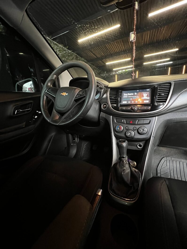 
								CHEVROLET TRACKER LS MT 1.8 4X2 full									