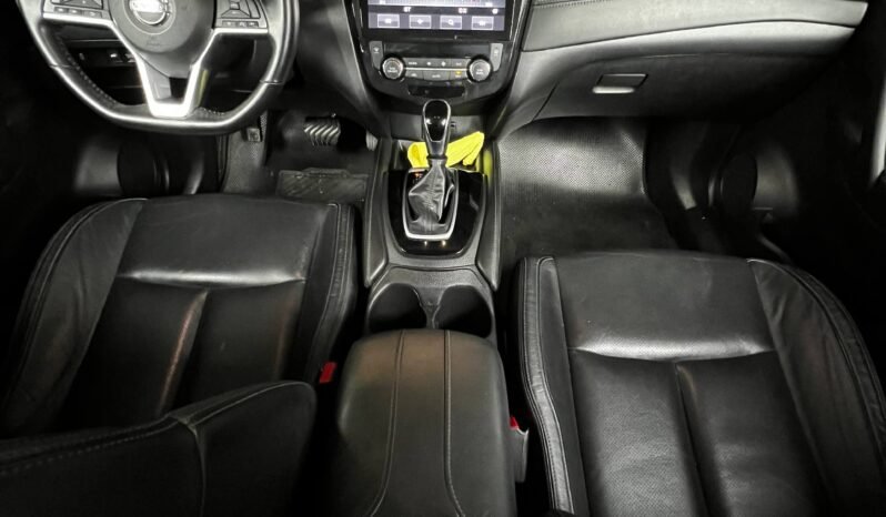 
								NISSAN X-TRAIL T32 2.5 AT 4X4 full									
