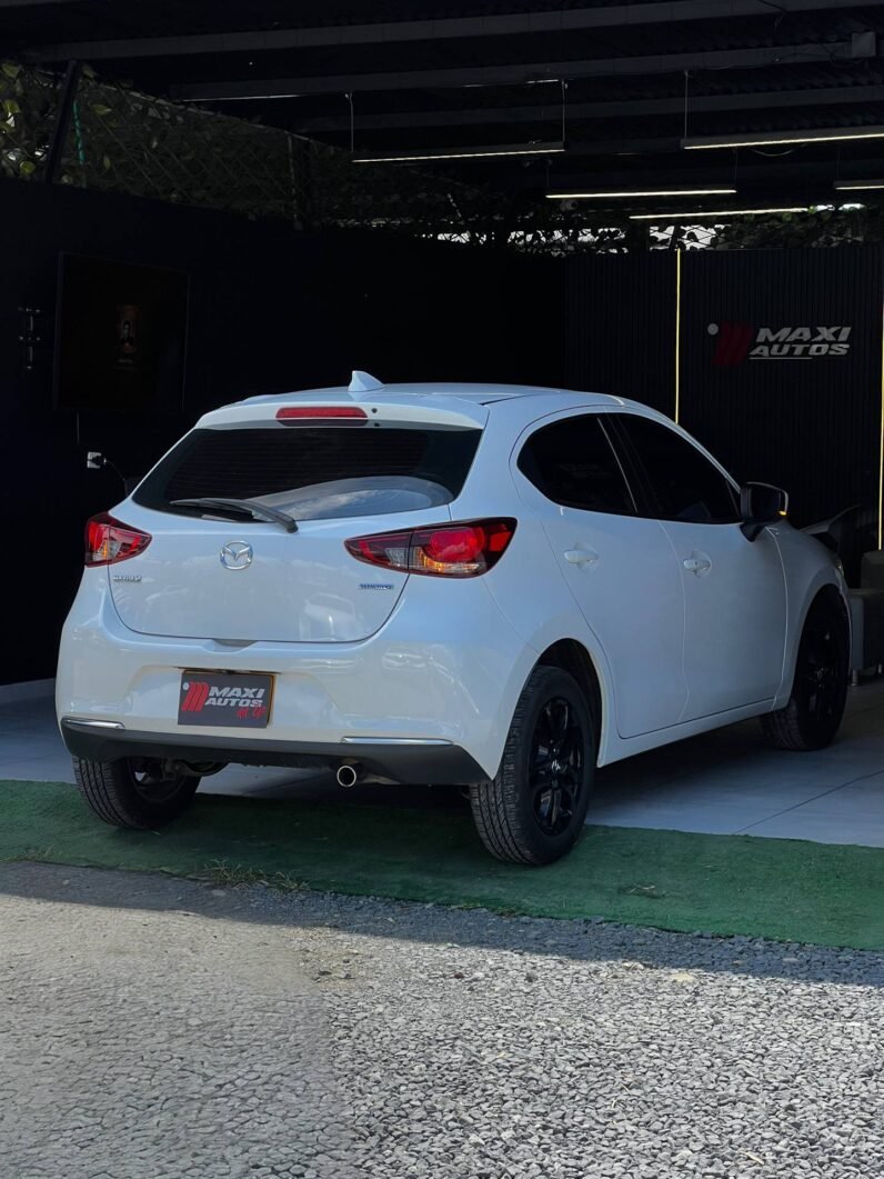 
								MAZDA 2 GRAND TOURING LX 1.5 AT full									