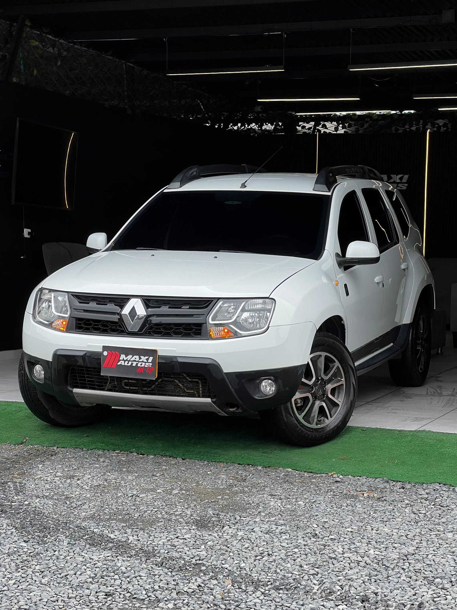 RENAULT DUSTER DYNAMIQUE 4X4 MT 2.0