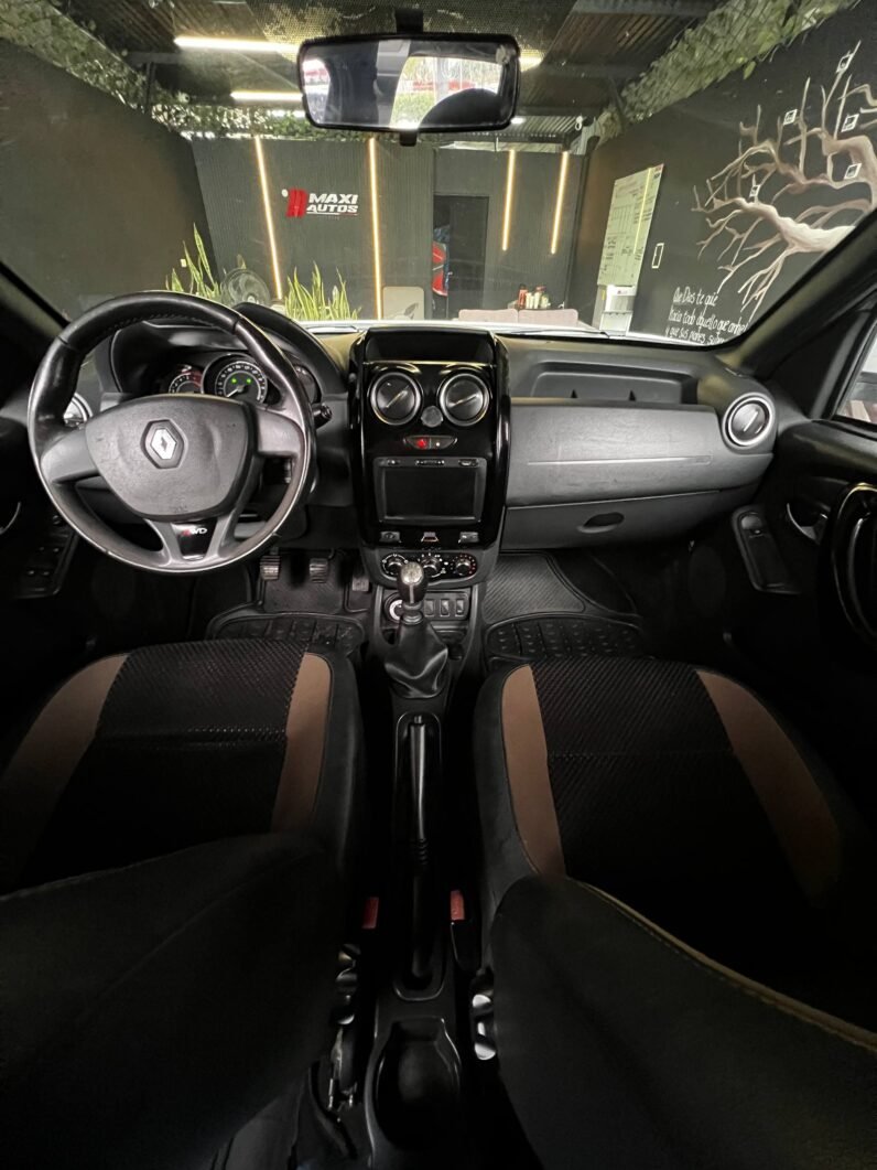 
								RENAULT DUSTER DYNAMIQUE 4X4 MT 2.0 full									