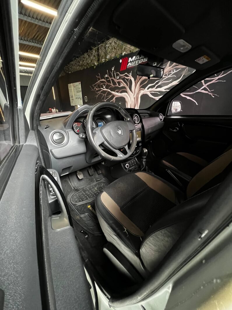 
								RENAULT DUSTER DYNAMIQUE 4X4 MT 2.0 full									
