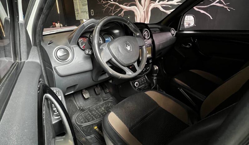 
								RENAULT DUSTER DYNAMIQUE 4X4 MT 2.0 full									