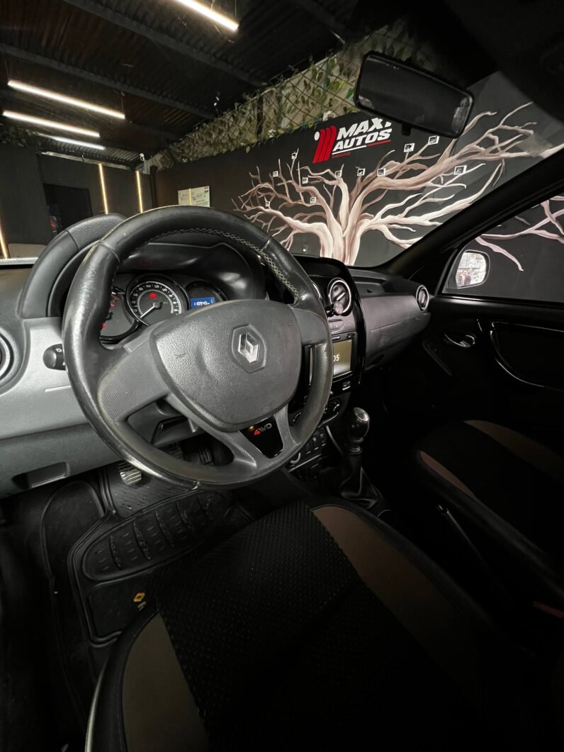 
								RENAULT DUSTER DYNAMIQUE 4X4 MT 2.0 full									