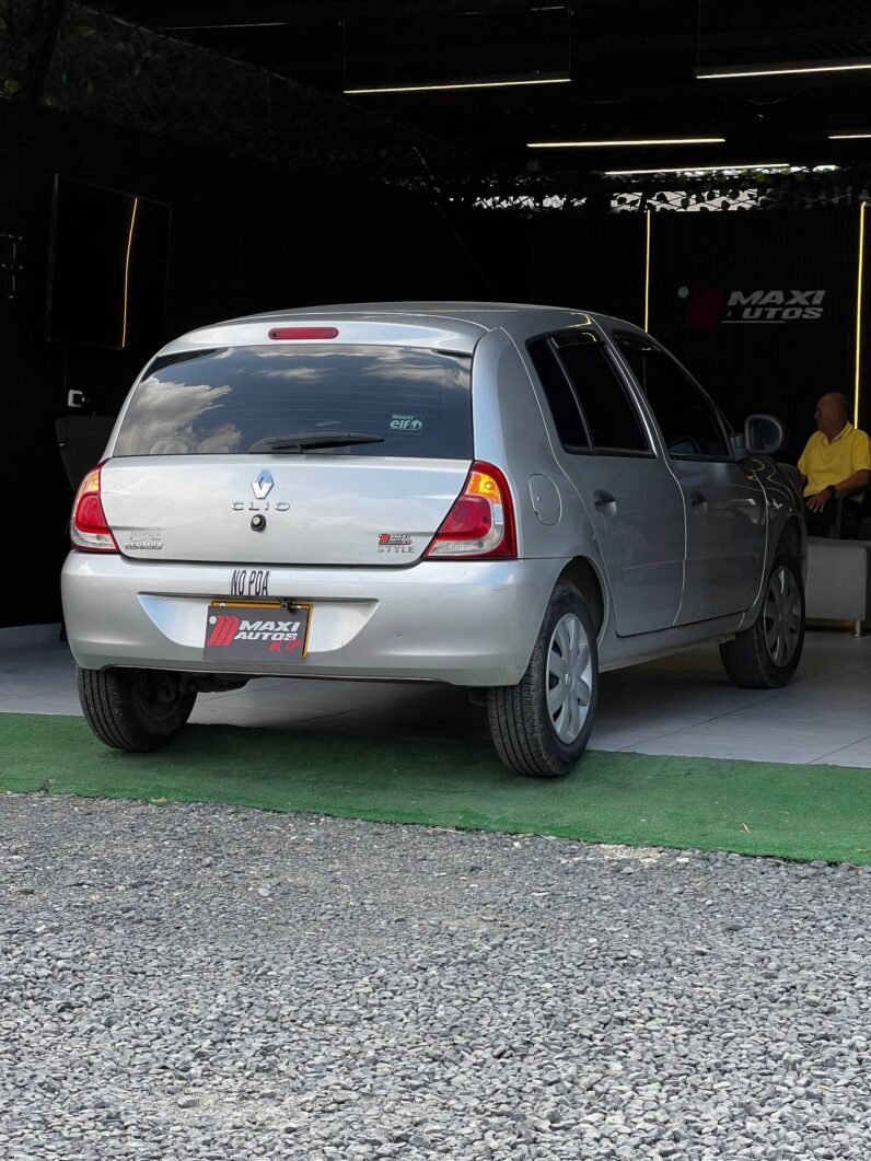 
								RENAULT CLIO STYLE full									